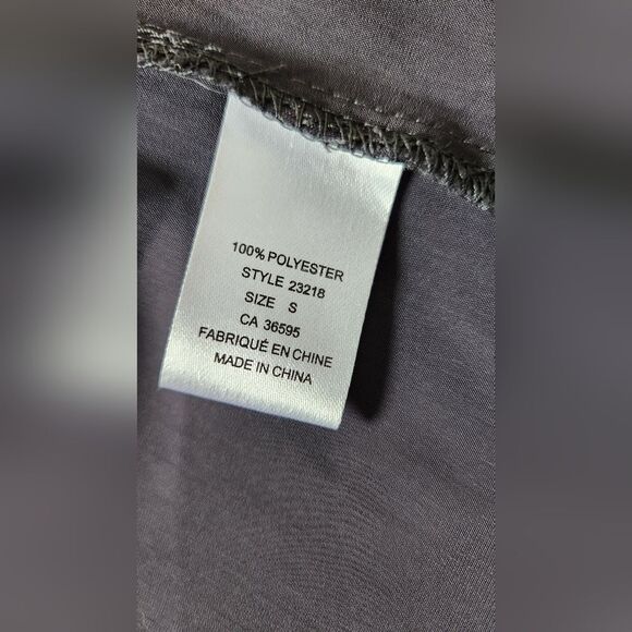 NWOT Mandee Grey Sleeveless top with Rhinestone Detail - Size Small - Picture 3 of 10